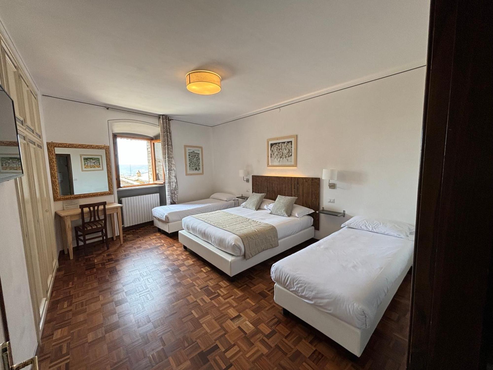 Hotel La Fortezza アッシジ エクステリア 写真